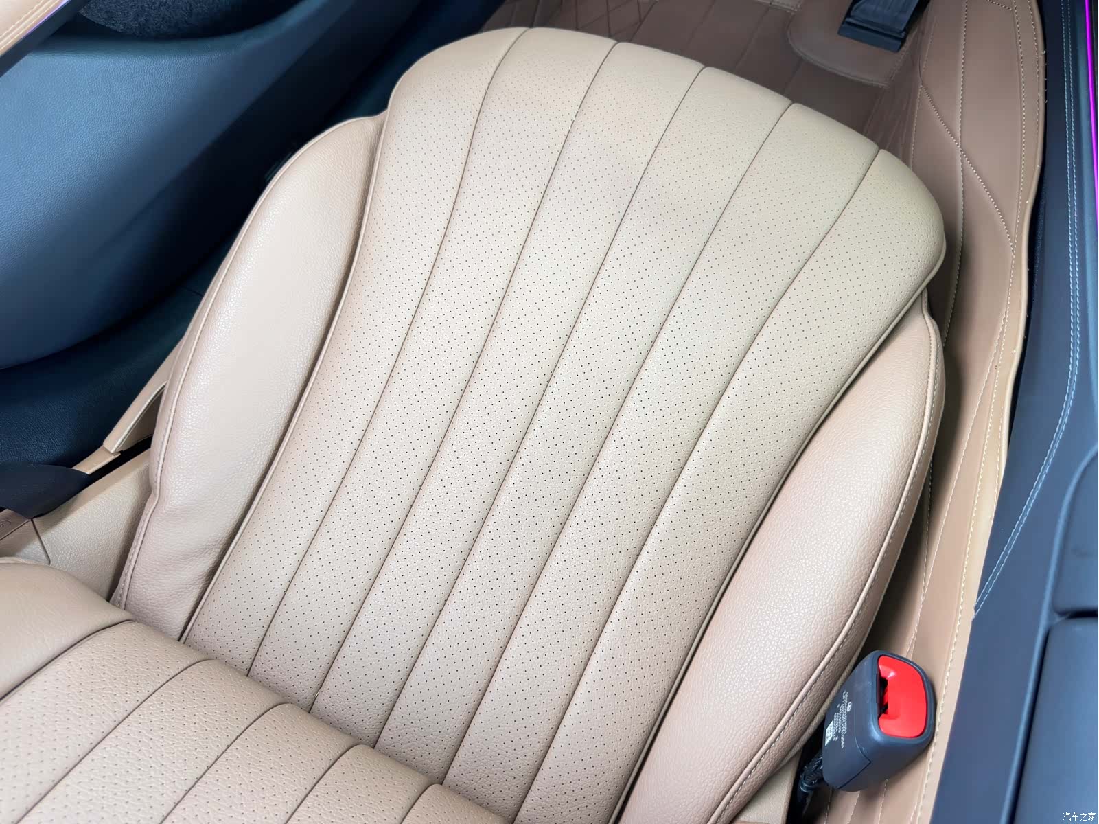 Mercedes-Benz E-Class, 2024 18