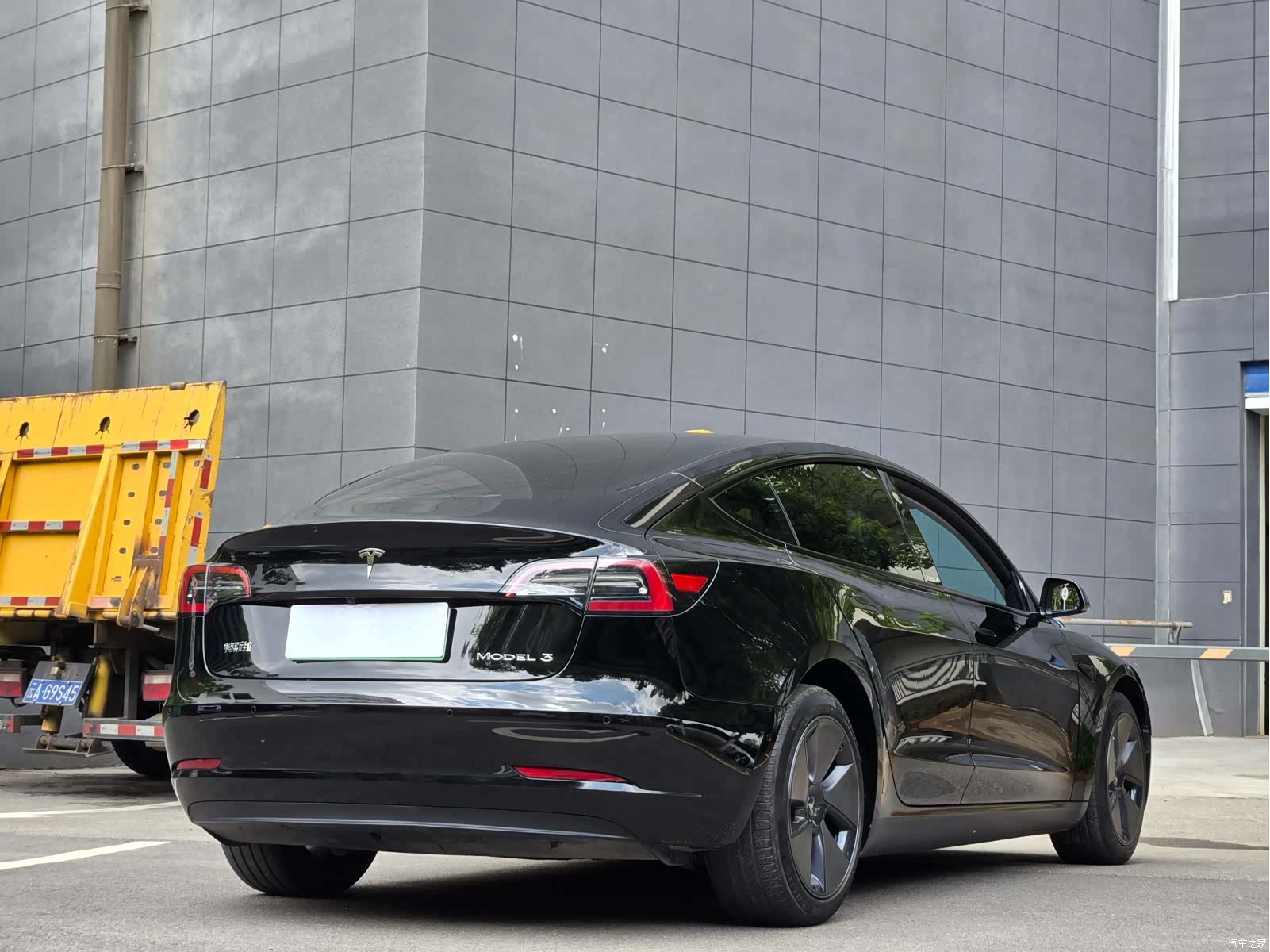 Tesla Model 3, 2023 6