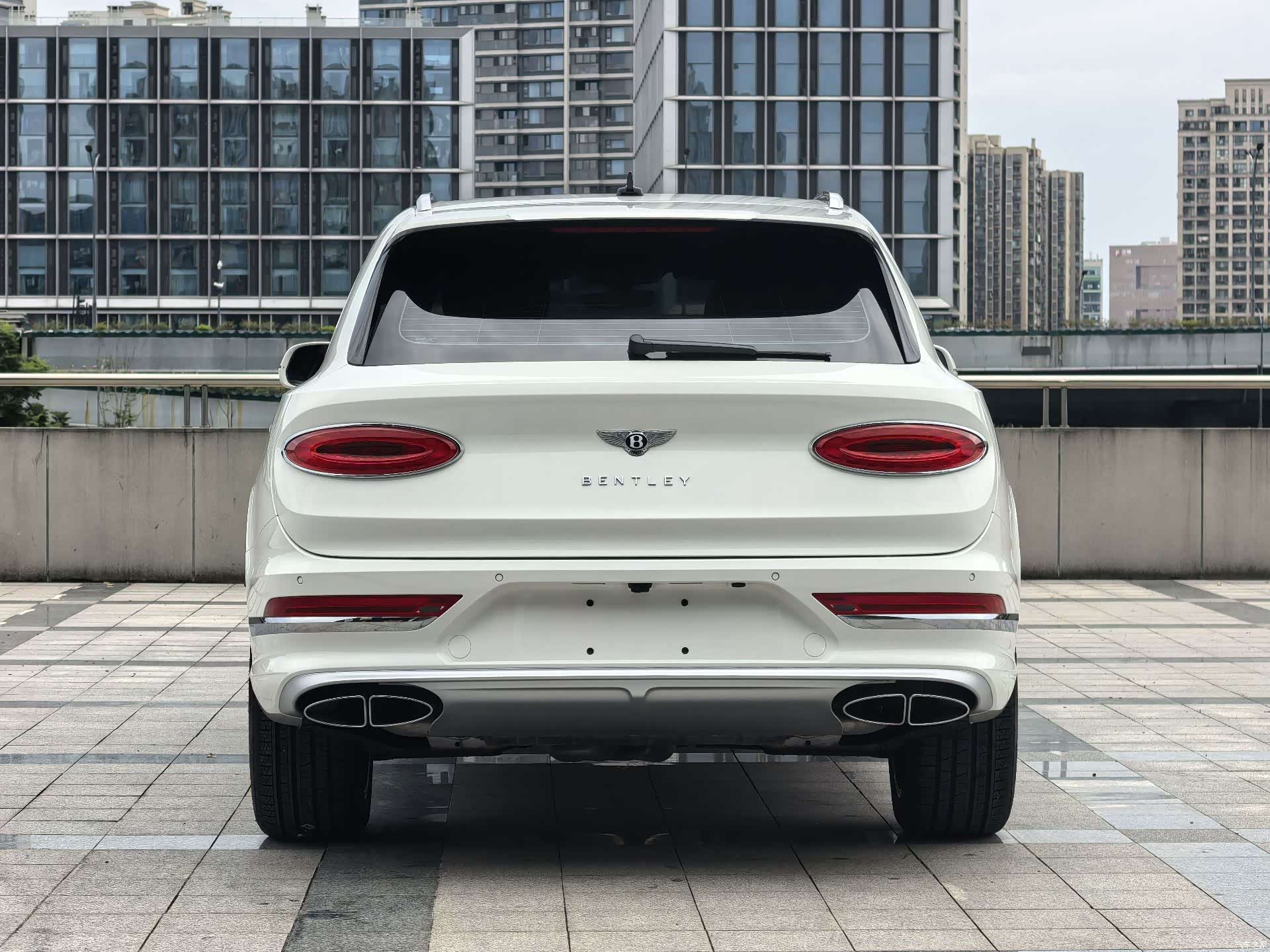 Bentley Bentayga, 2024 все фото
