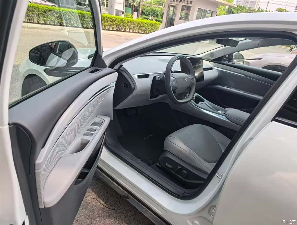Xpeng Mona M03, 2025 3
