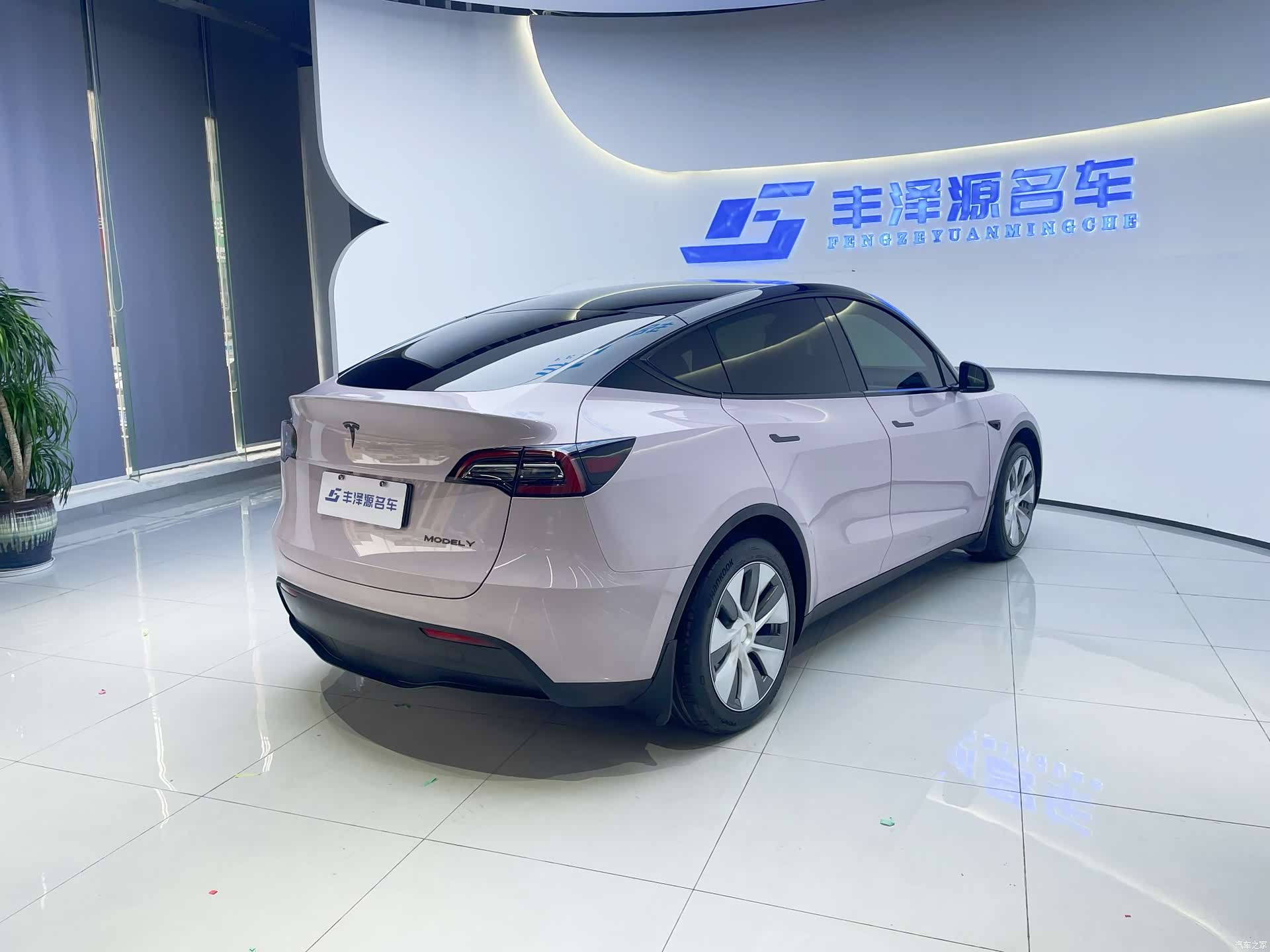 Tesla Model Y, 2022 3
