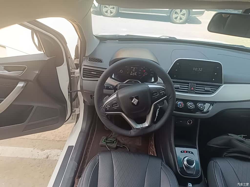 Wuling 310W, 2020 11