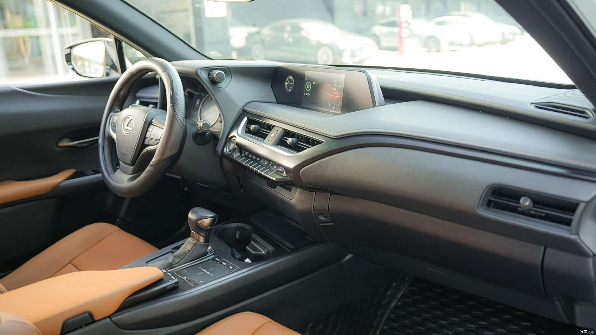 Lexus UX, 2021 10