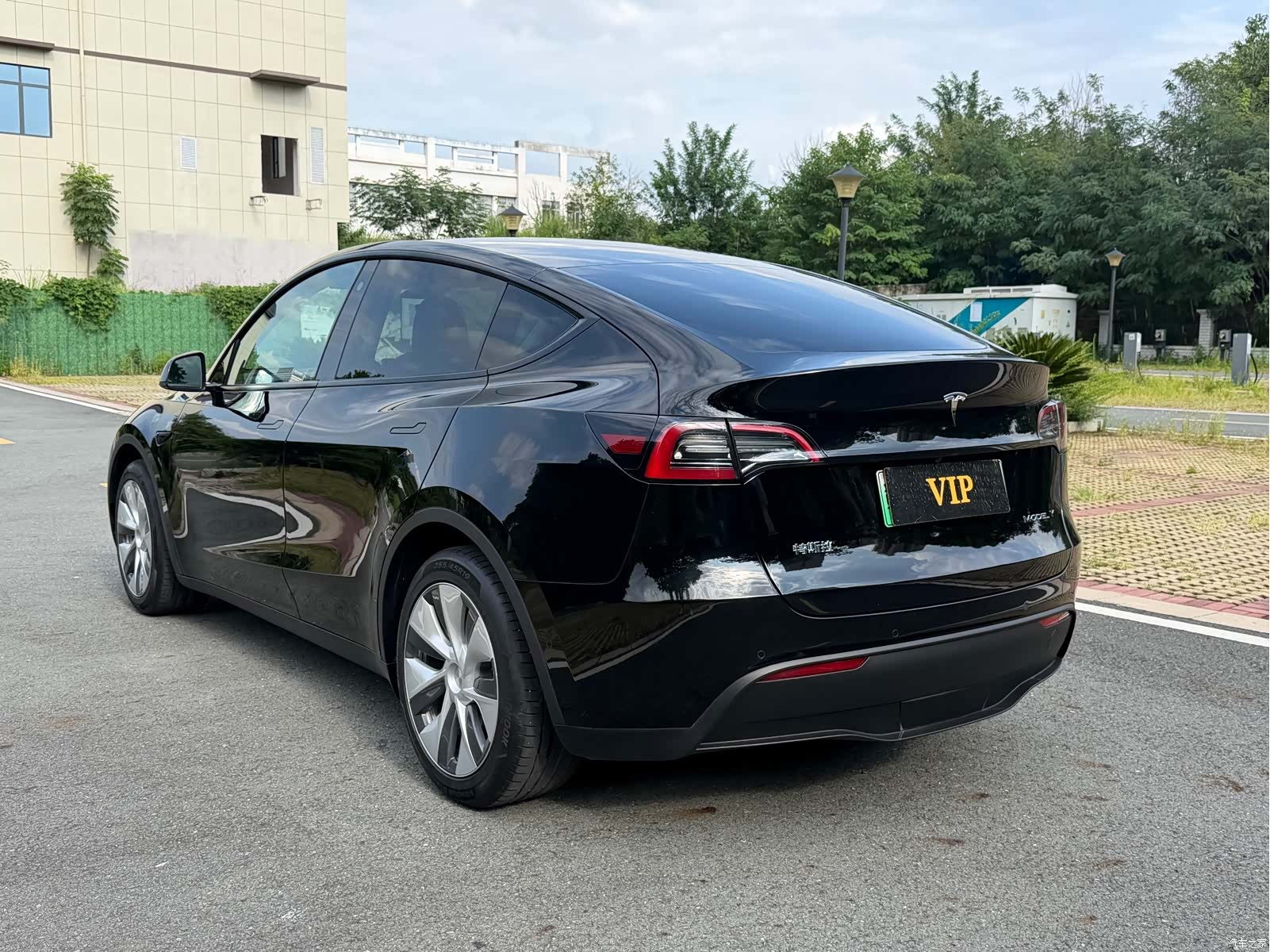 Tesla Model Y, 2023 9