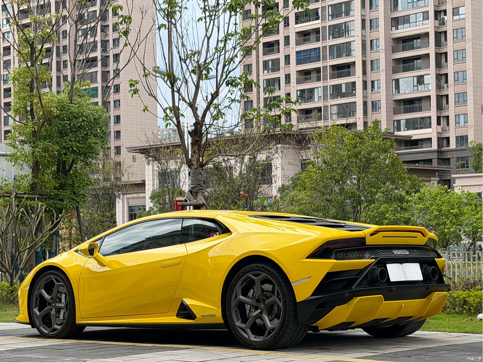 Lamborghini Huracán, 2020 все фото