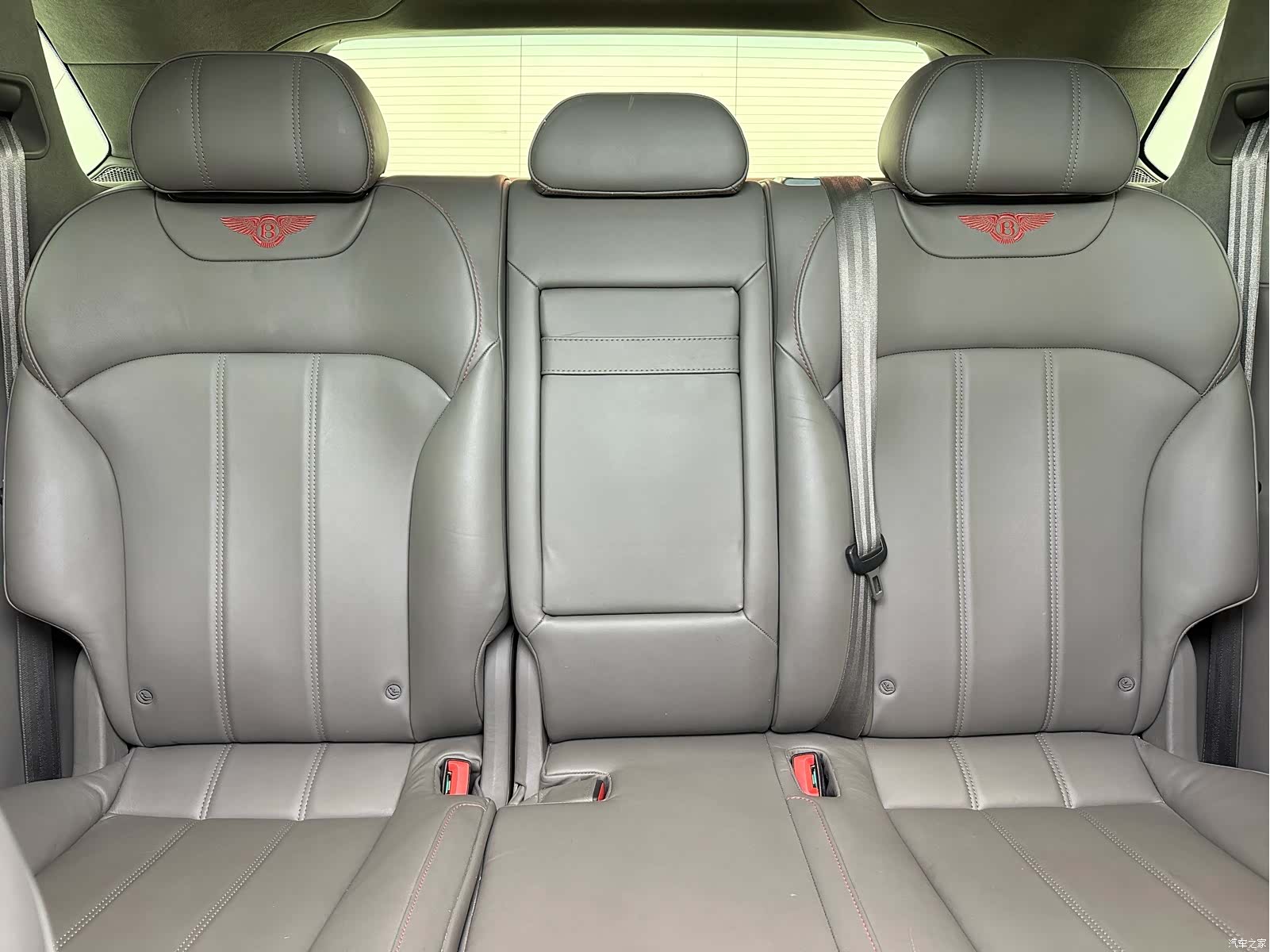 Bentley Bentayga, 2018 37