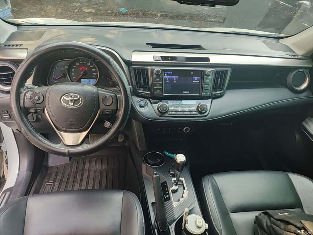 Toyota RAV4, 2015 10