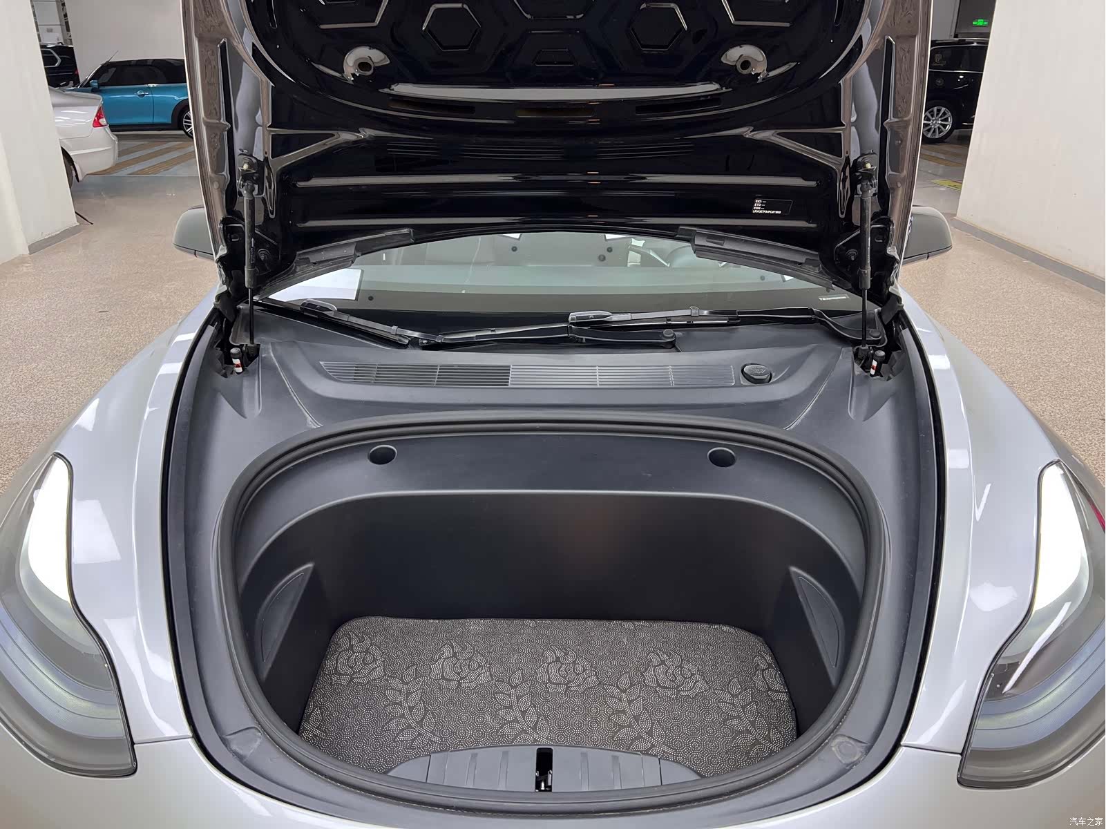 Tesla Model 3, 2023 33