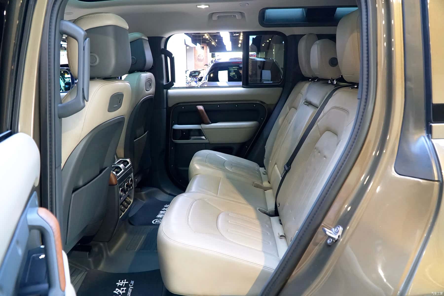Land Rover Defender, 2020 6