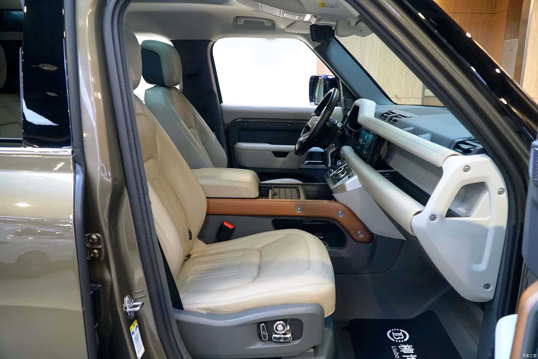 Land Rover Defender, 2020 10