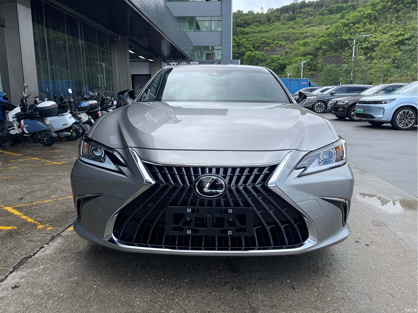 Lexus ES, 2023 2
