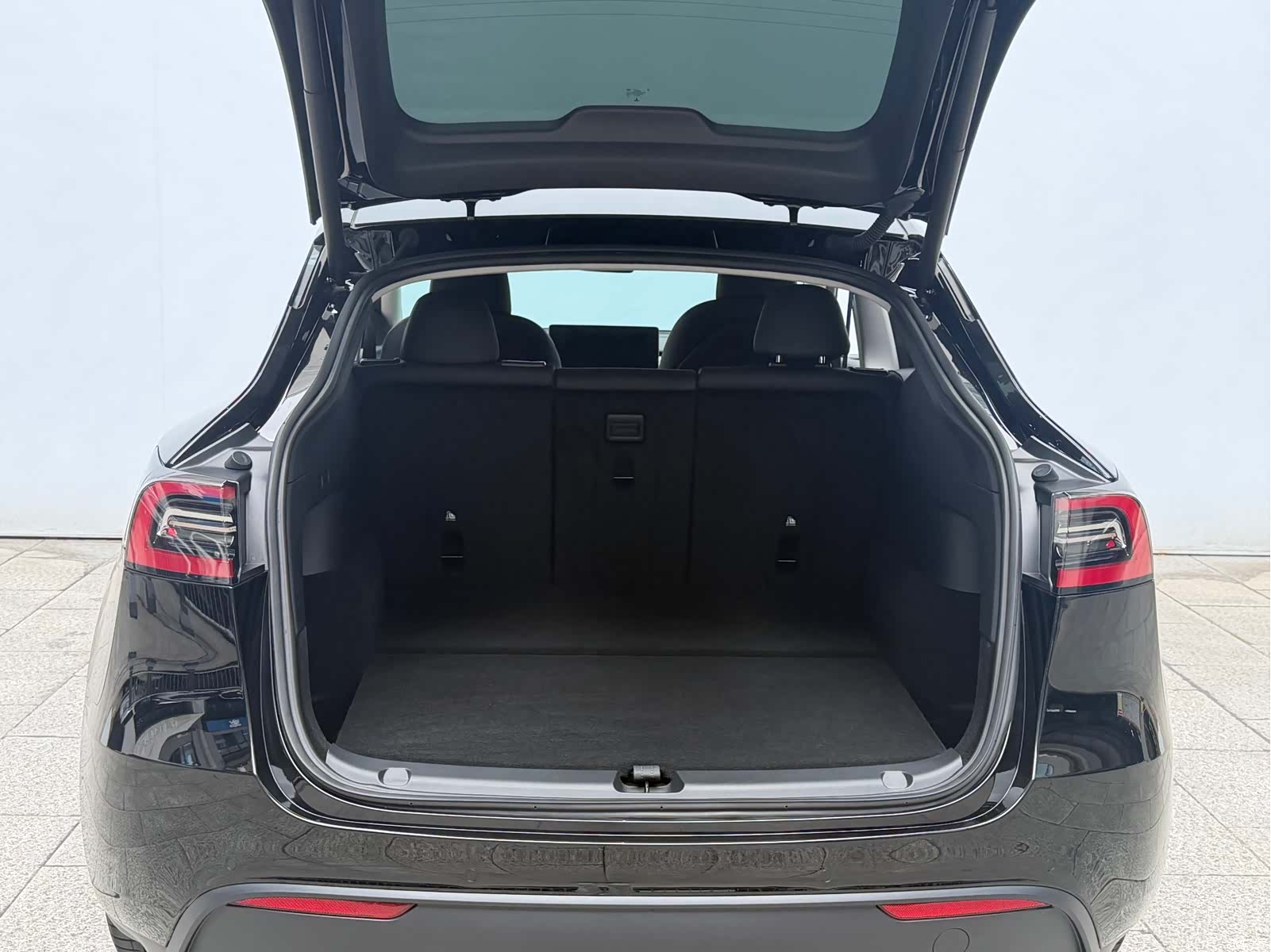 Tesla Model Y, 2023 19