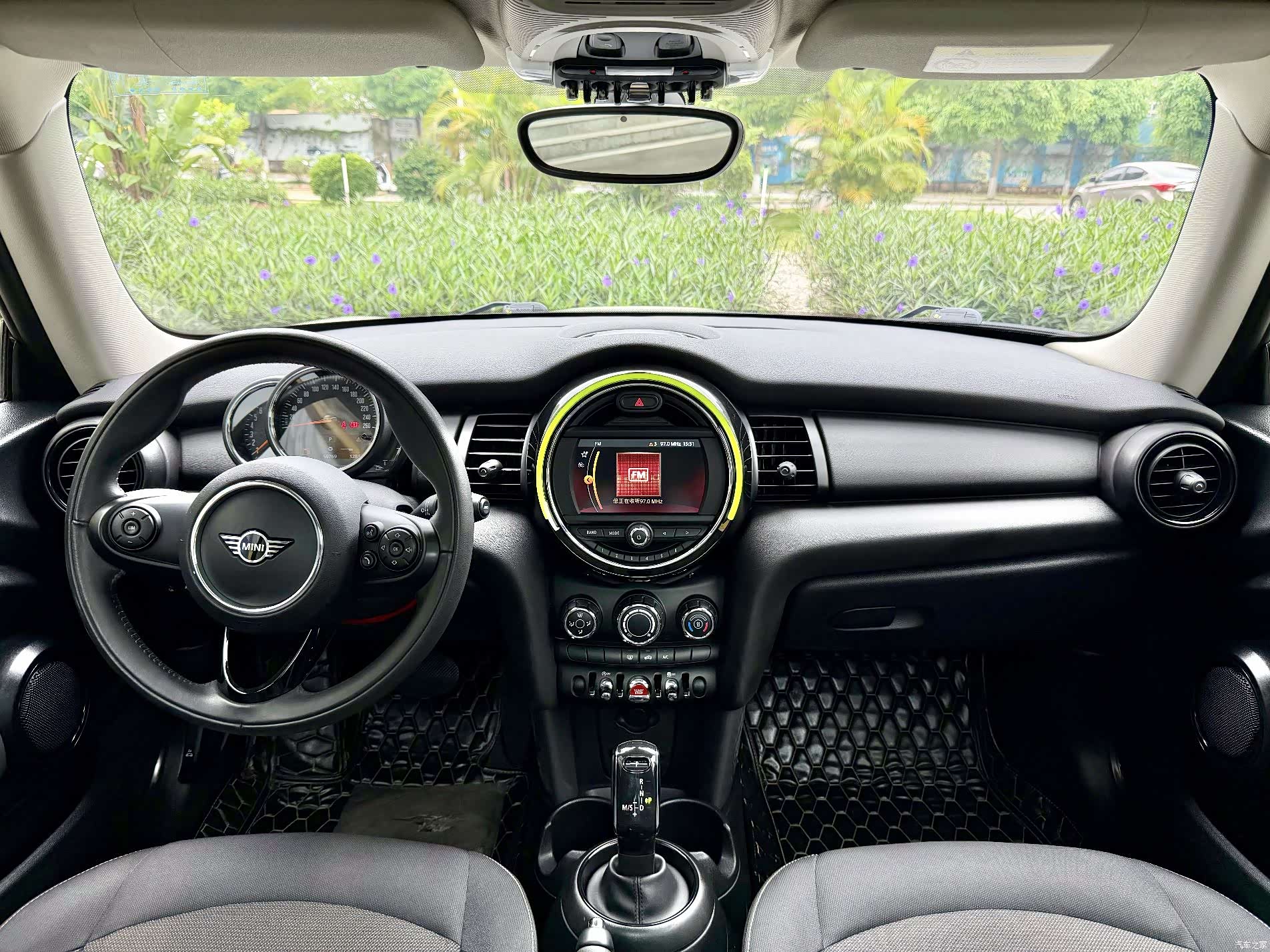 Mini ONE, 2020 8