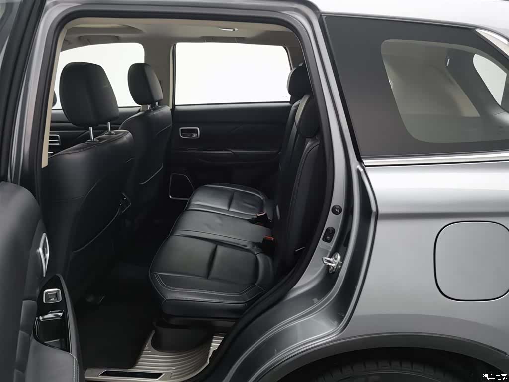 Mitsubishi Outlander, 2020 15
