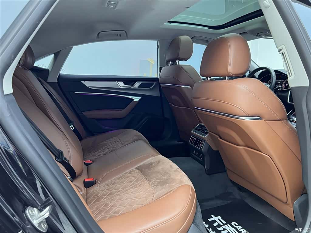 Audi A7L, 2024 22
