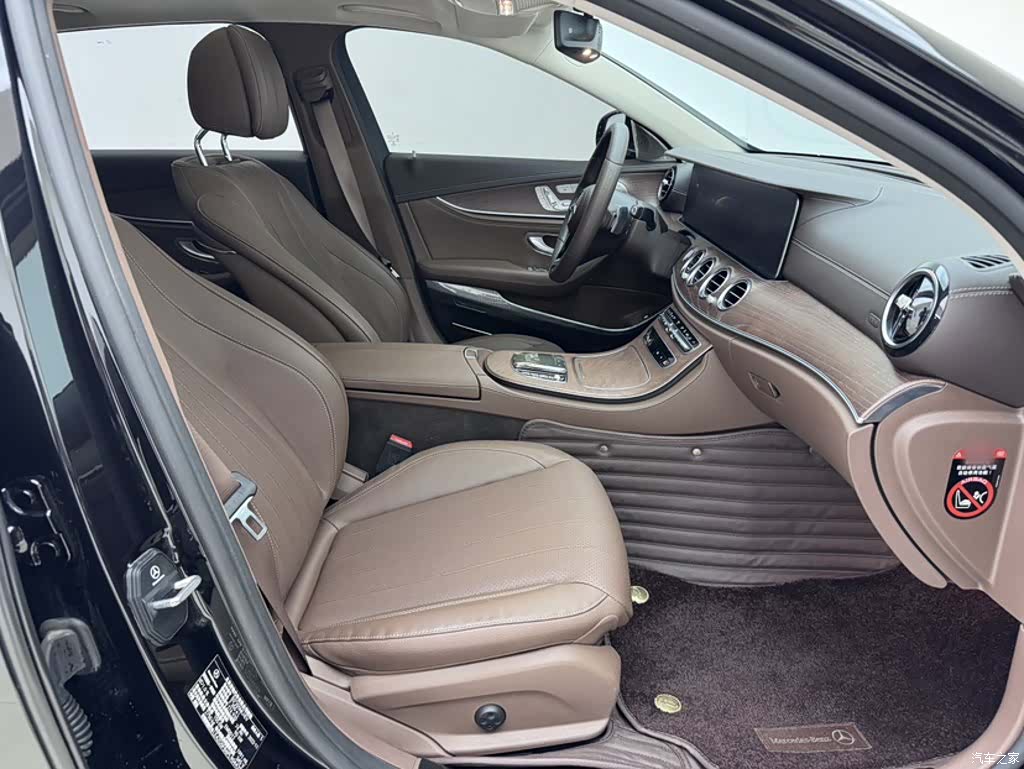 Mercedes-Benz E-Class, 2023 4