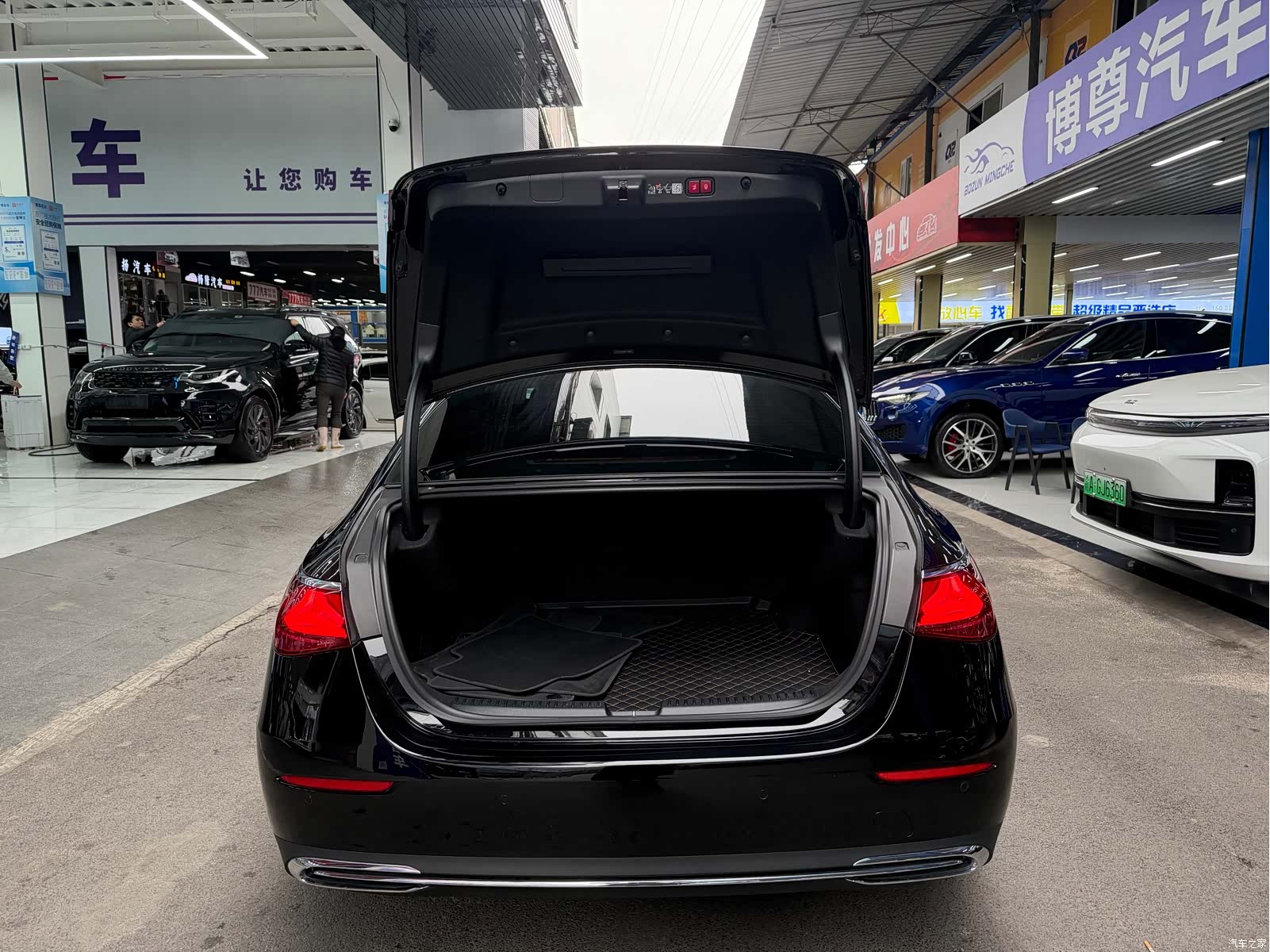 Mercedes-Benz E-Class, 2024 20