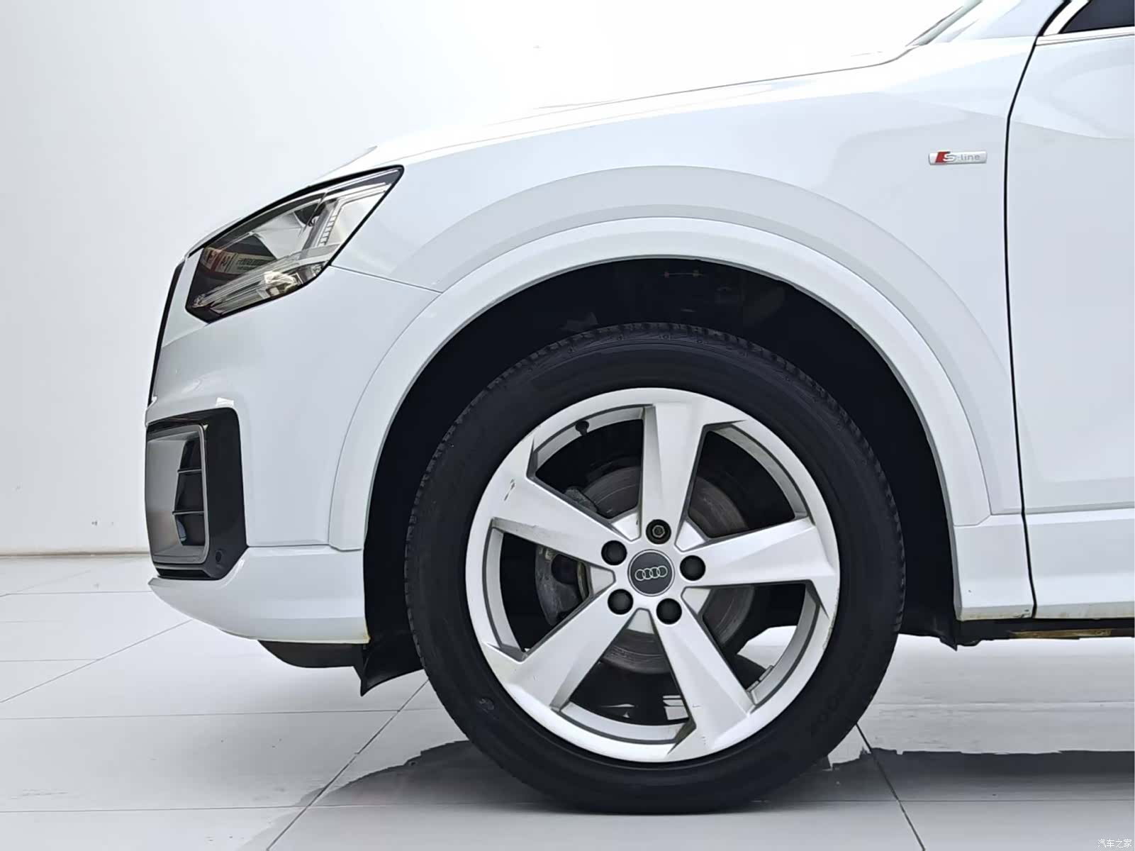 Audi Q2L, 2019 8