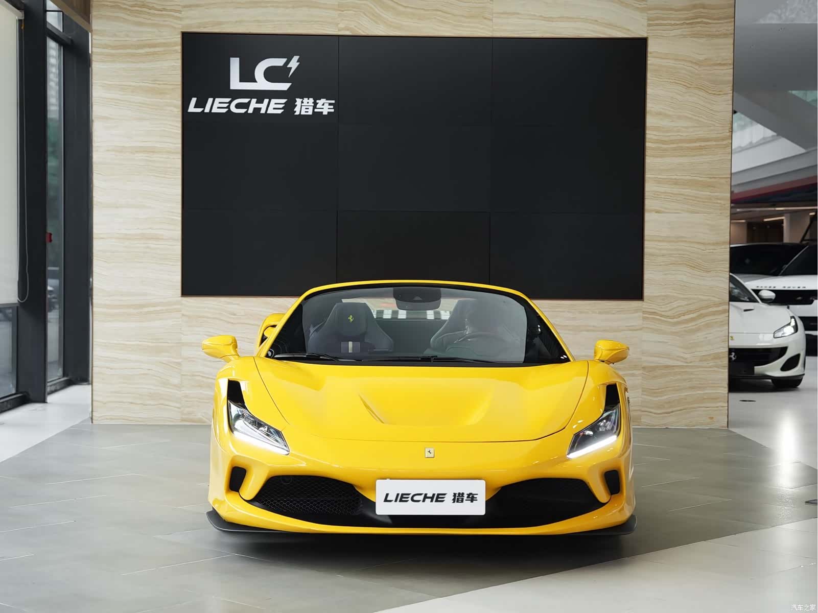 Ferrari F8, 2021 3