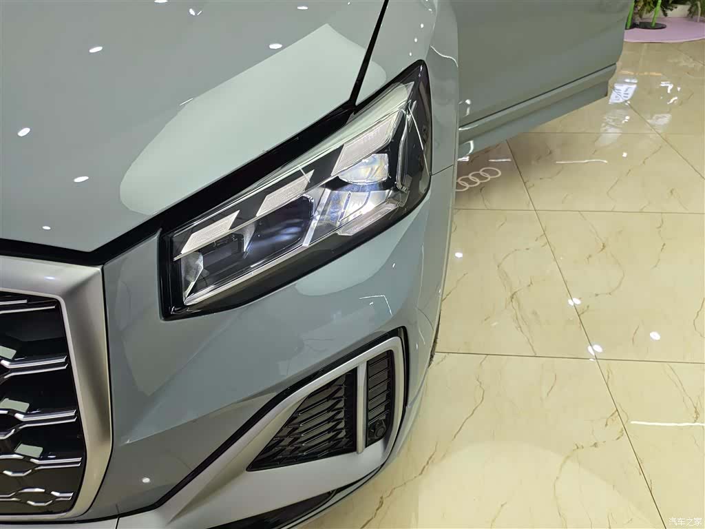 Audi Q2L, 2025 9