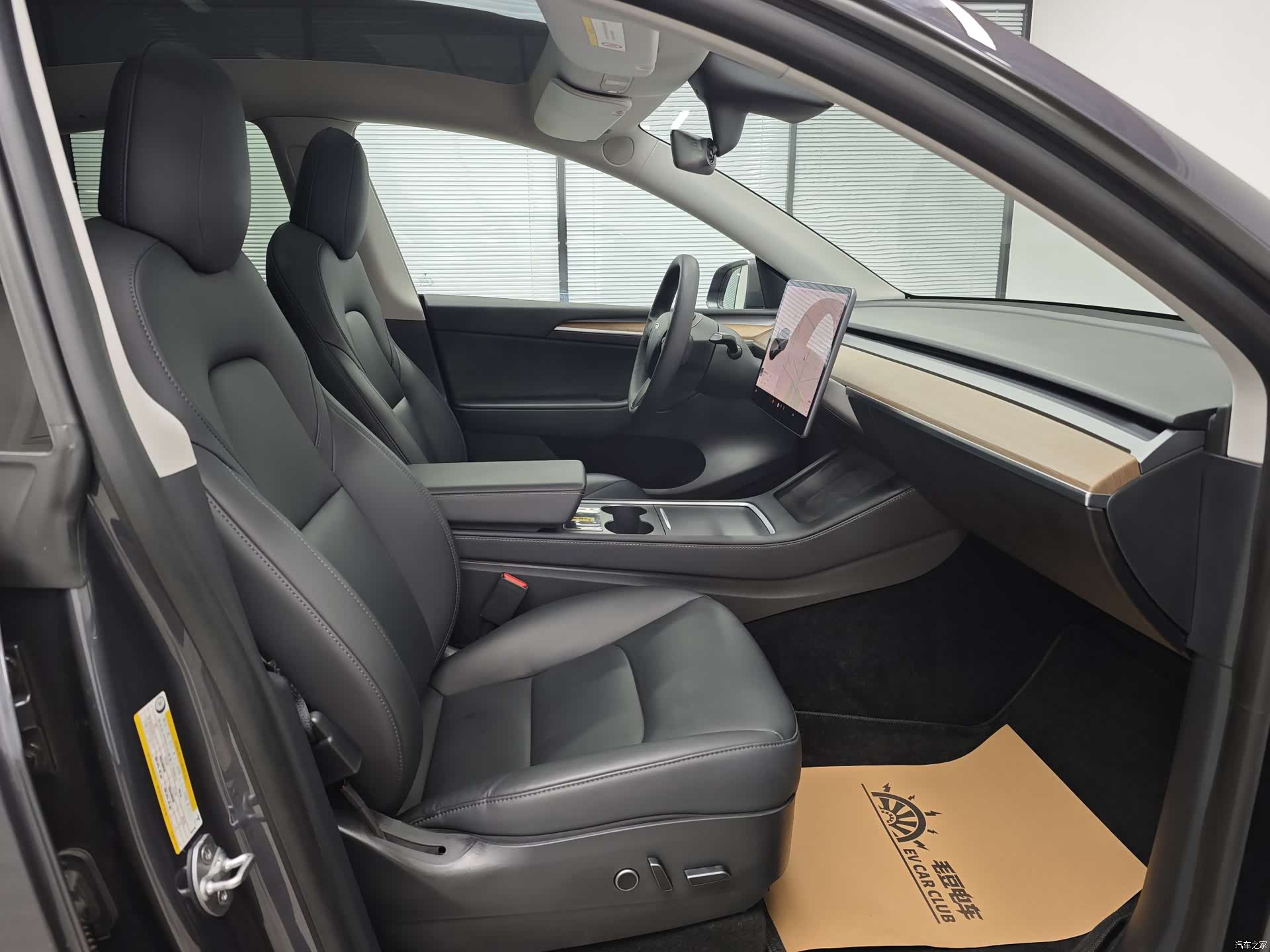 Tesla Model Y, 2021 48
