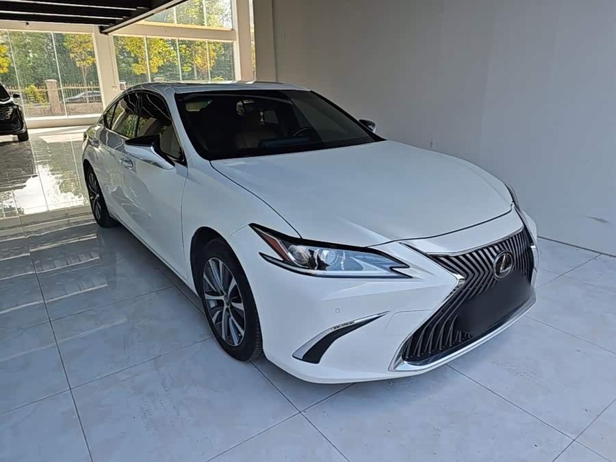 Lexus ES 2019, фото 3