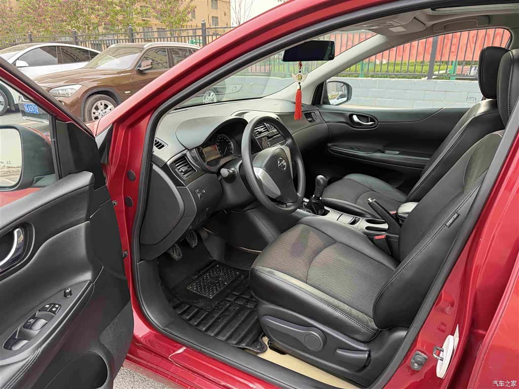Nissan Tiida, 2012 все фото