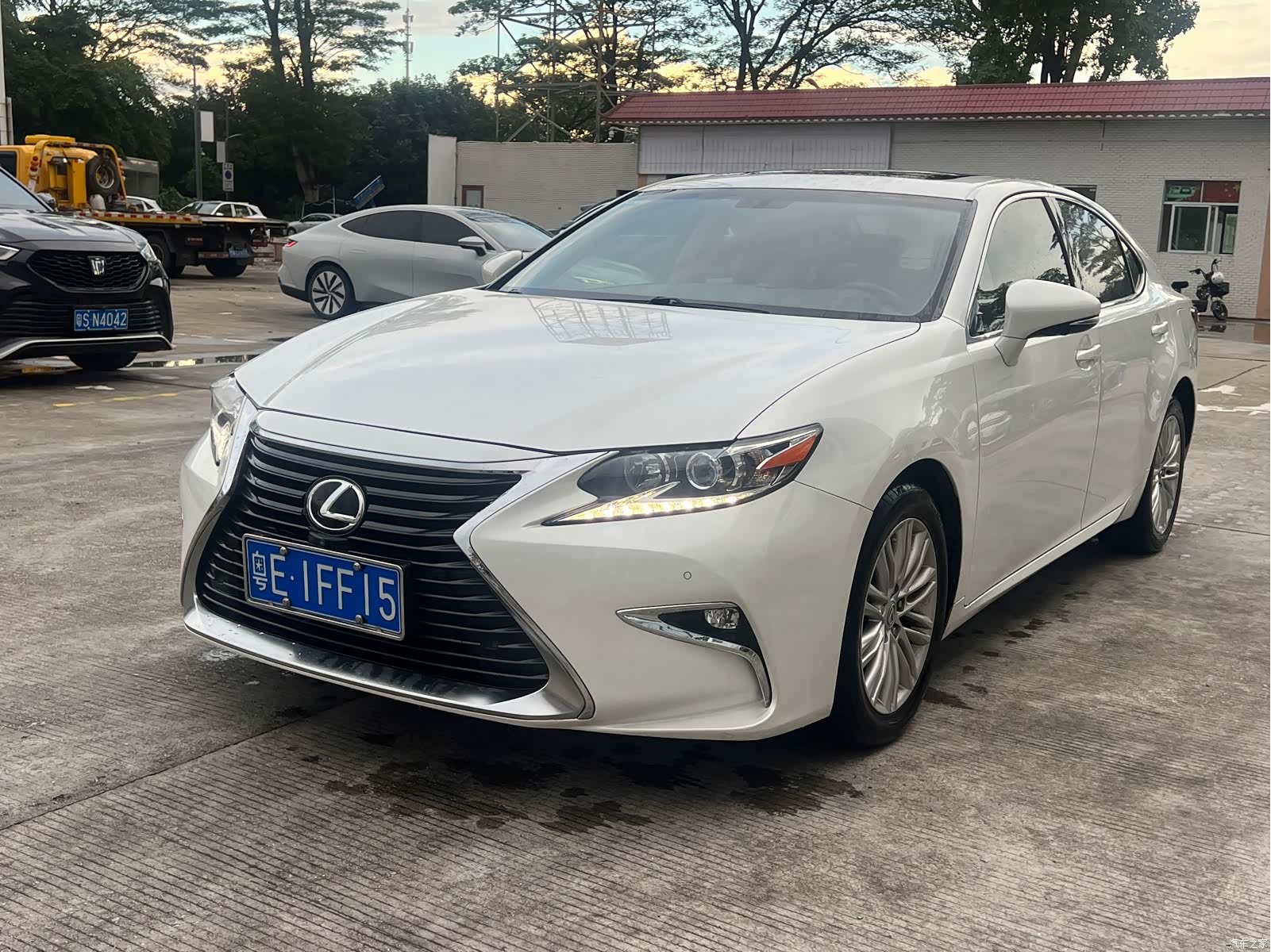 Lexus ES