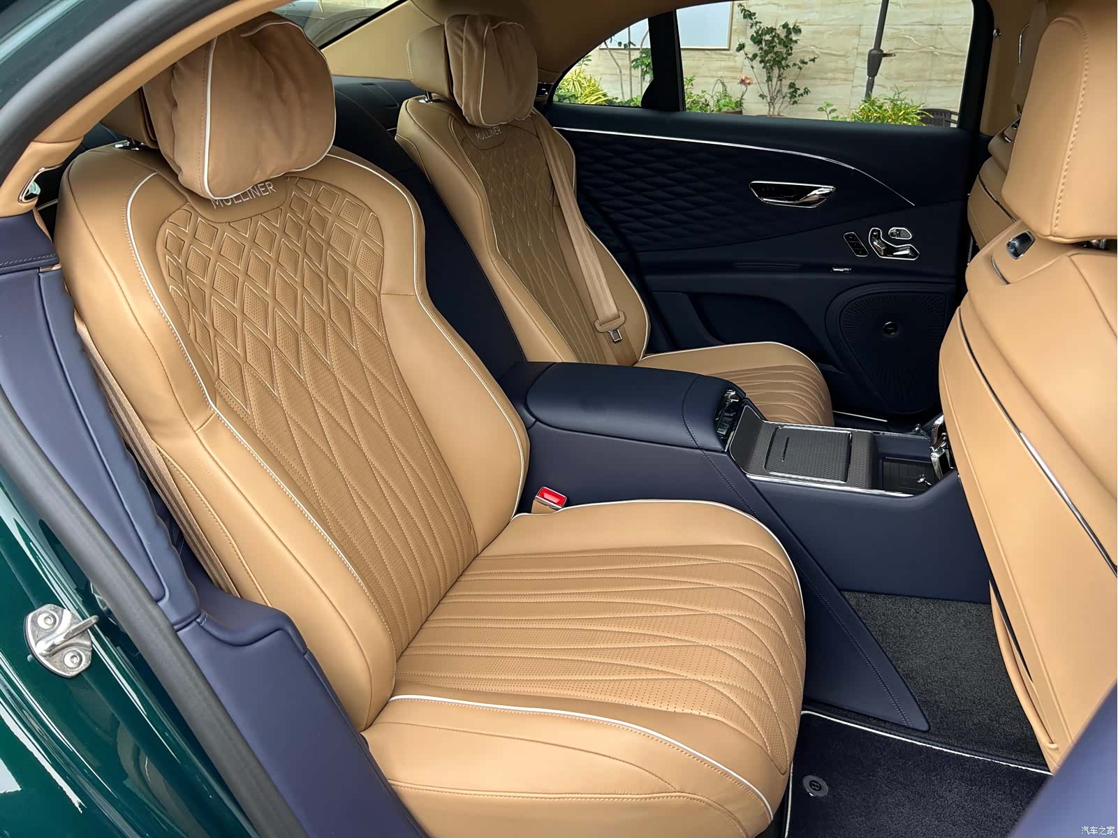 Bentley Flying Spur, 2023 7