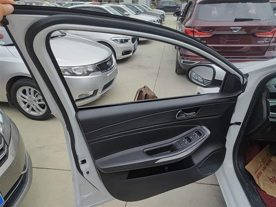 Chery Arrizo 5