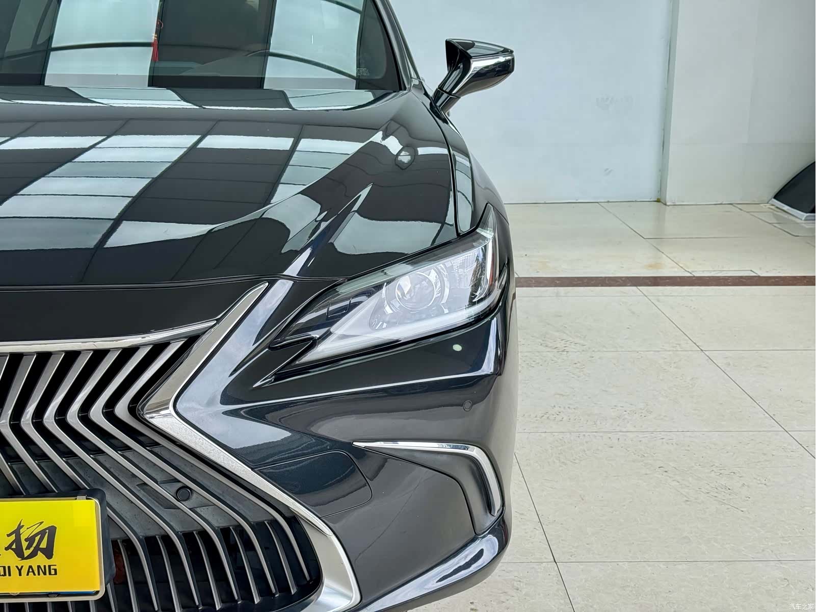 Lexus ES, 2019 4