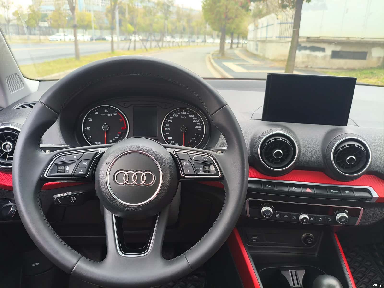 Audi Q2L, 2020 6