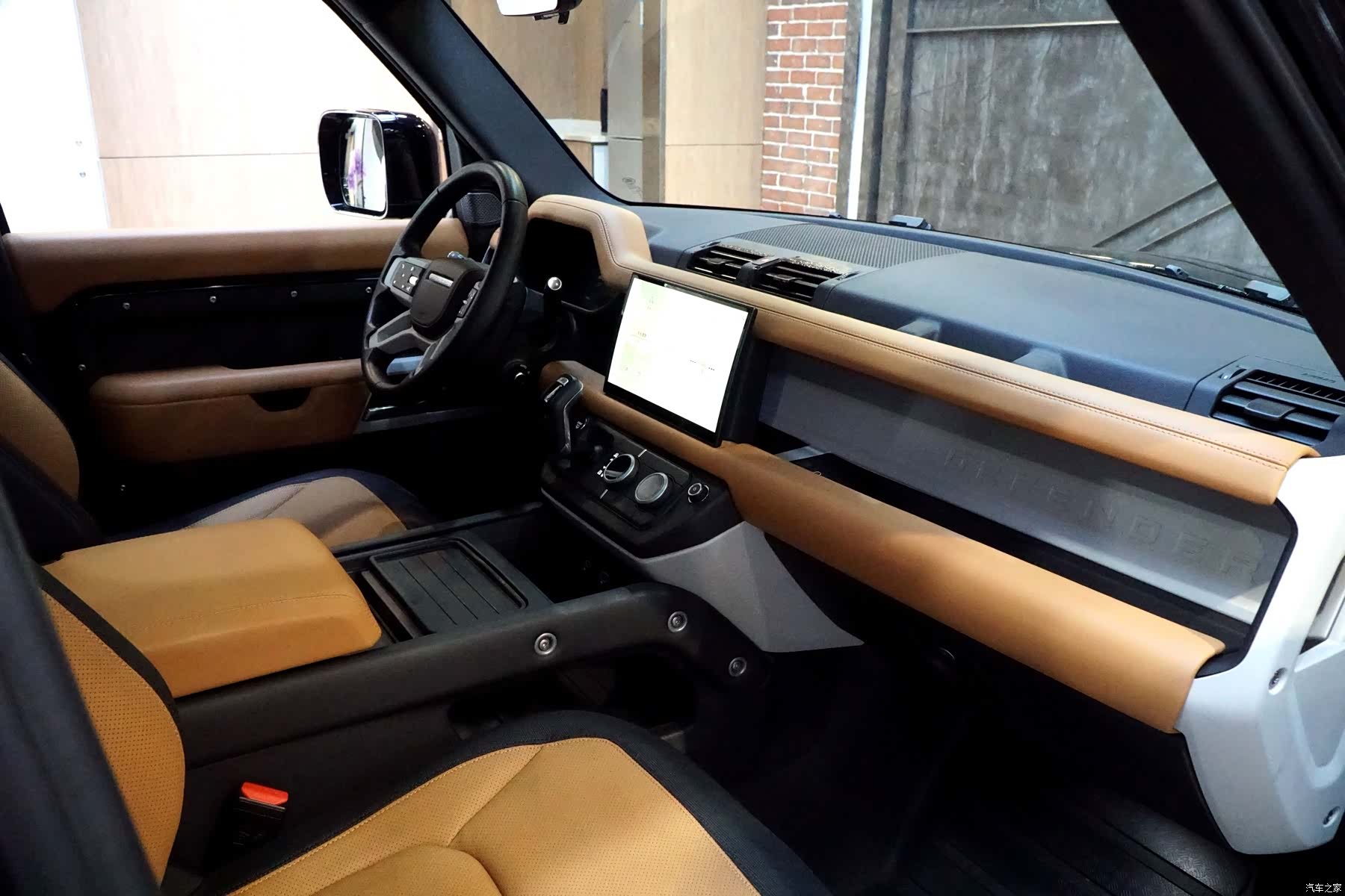 Land Rover Defender, 2024 12