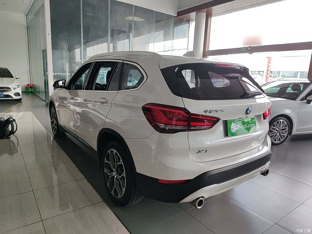 BMW X1, 2020 все фото