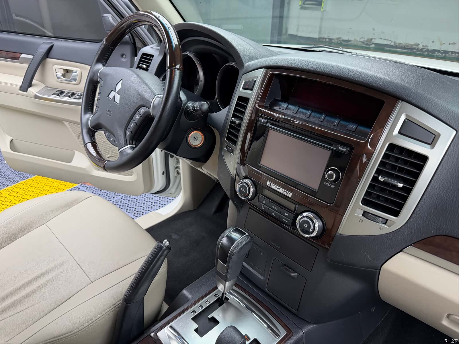 Mitsubishi Pajero, 2020 16