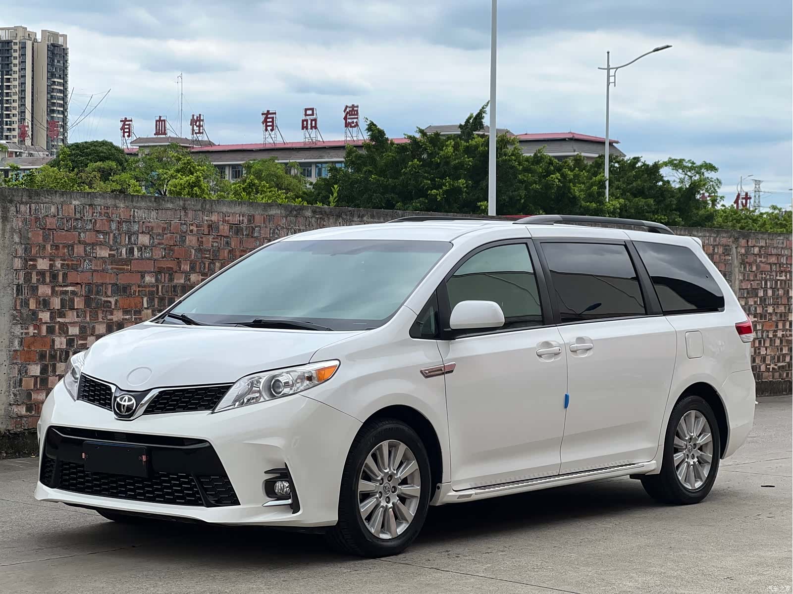 Toyota Sienna, 2016 1