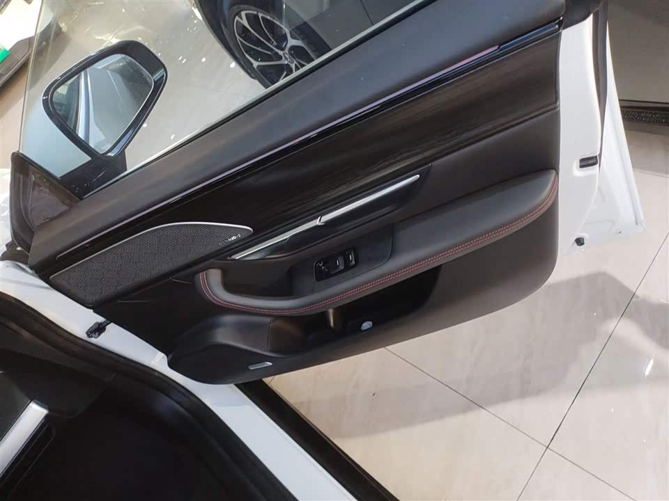 XPENG P7