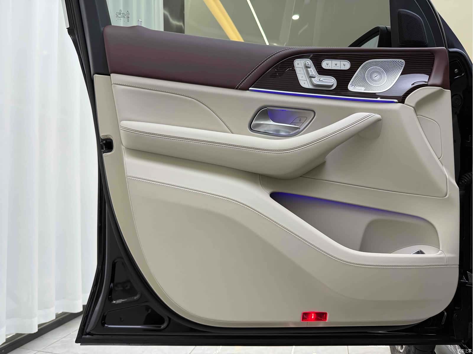 Maybach GLS, 2022 3