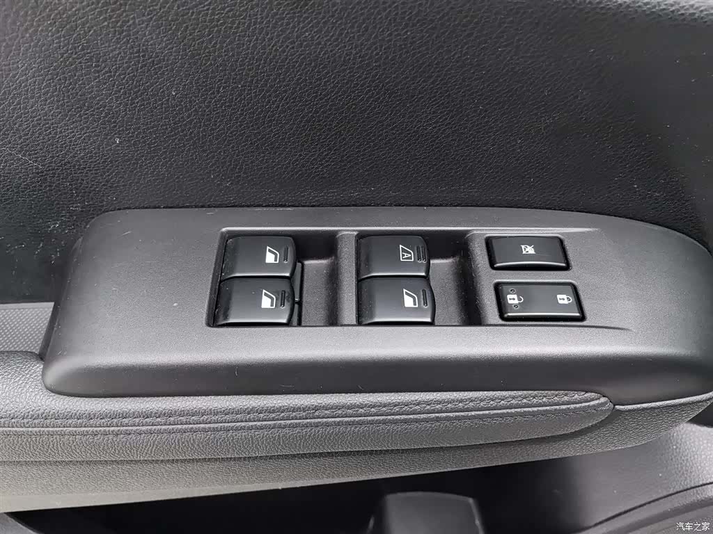DongFeng AX5, 2017 9