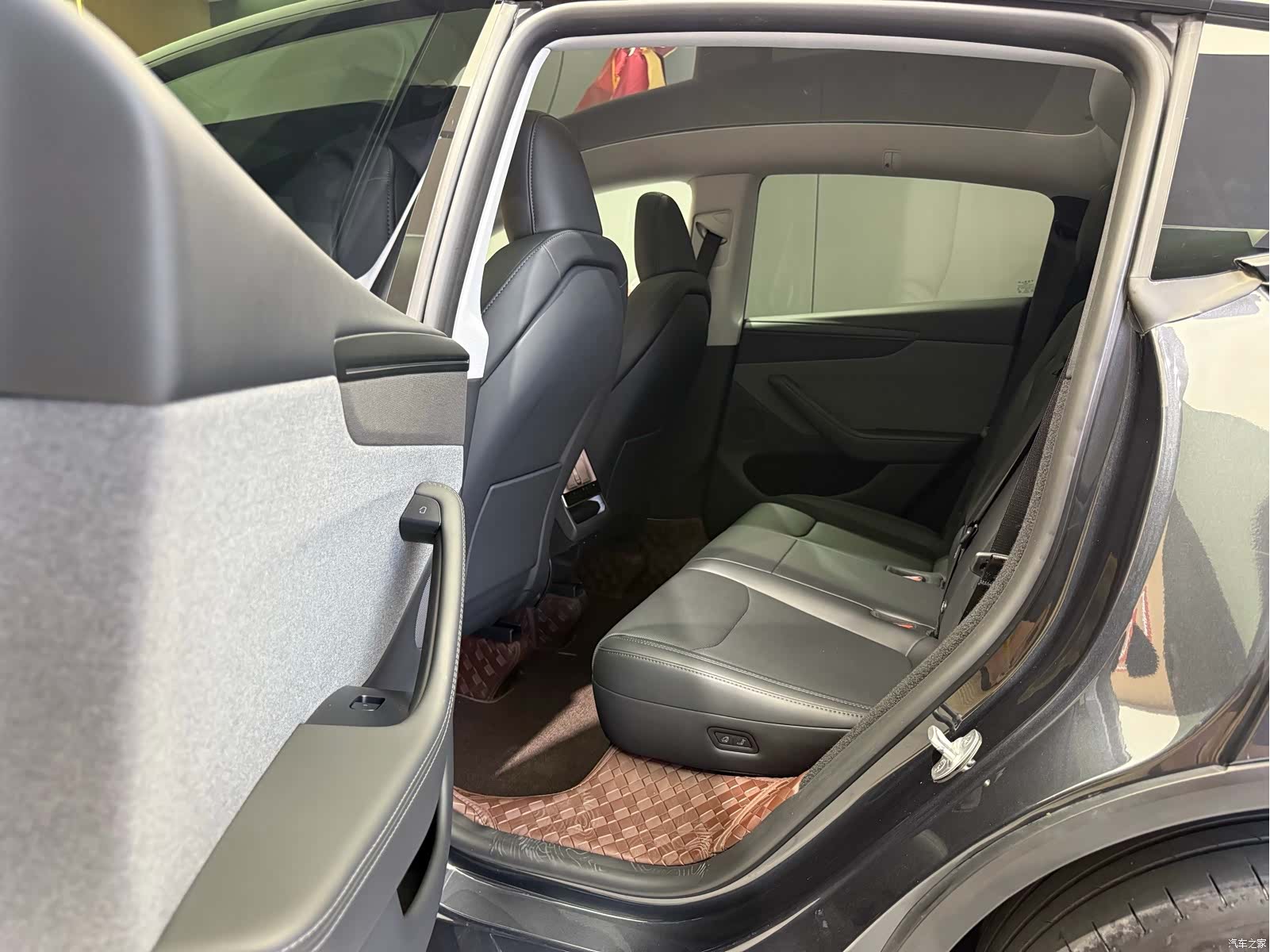 Tesla Model Y, 2025 4