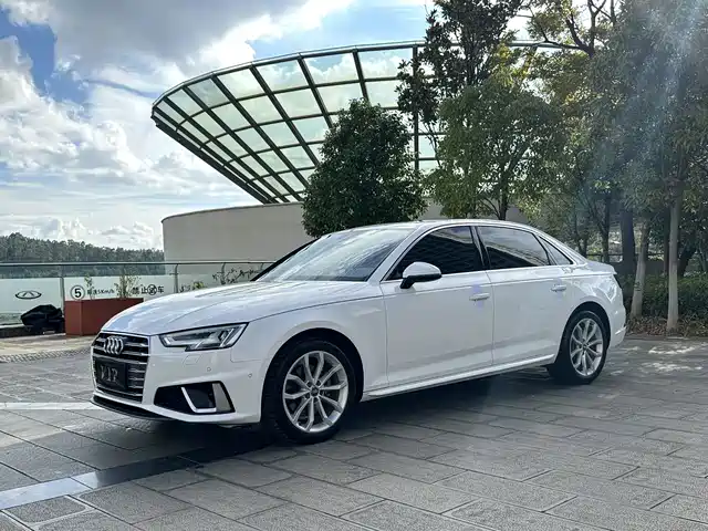 Audi A4L 2019 — купить из Китая под заказ