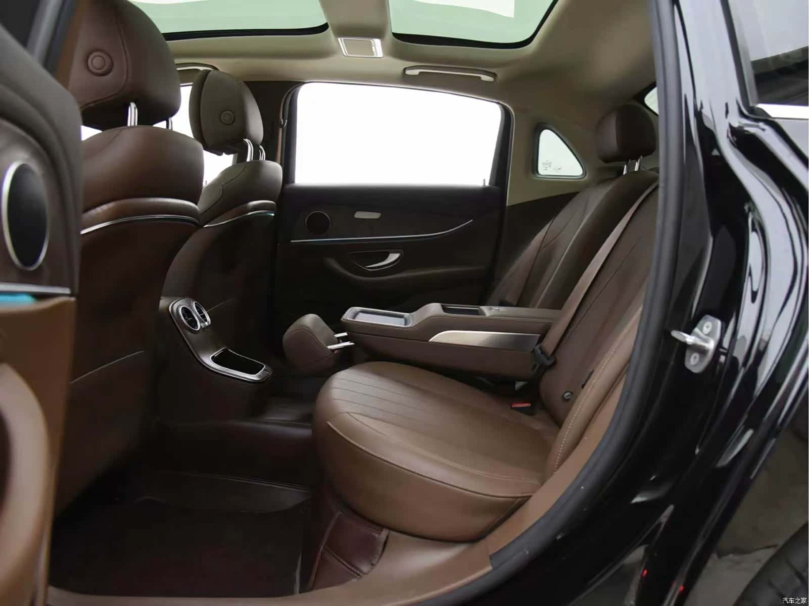 Mercedes-Benz E-Class, 2023 9