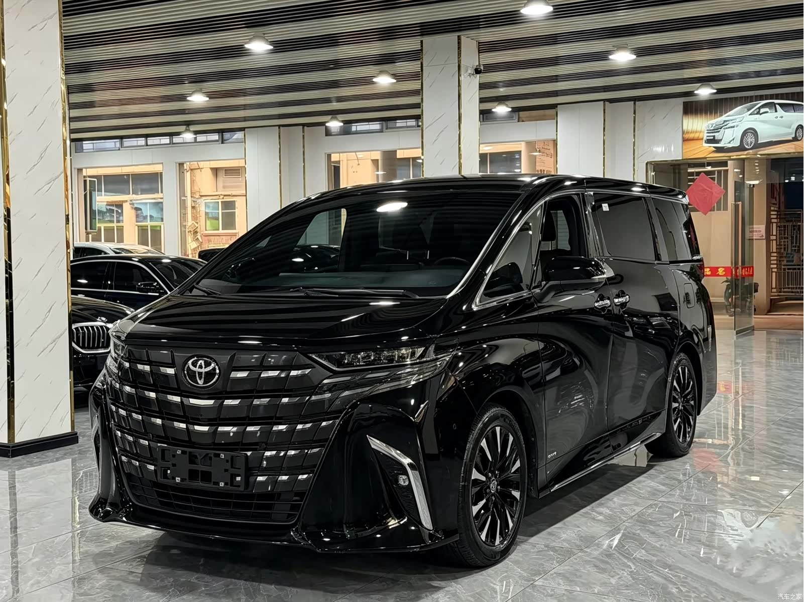 Toyota Alphard, 2024 1