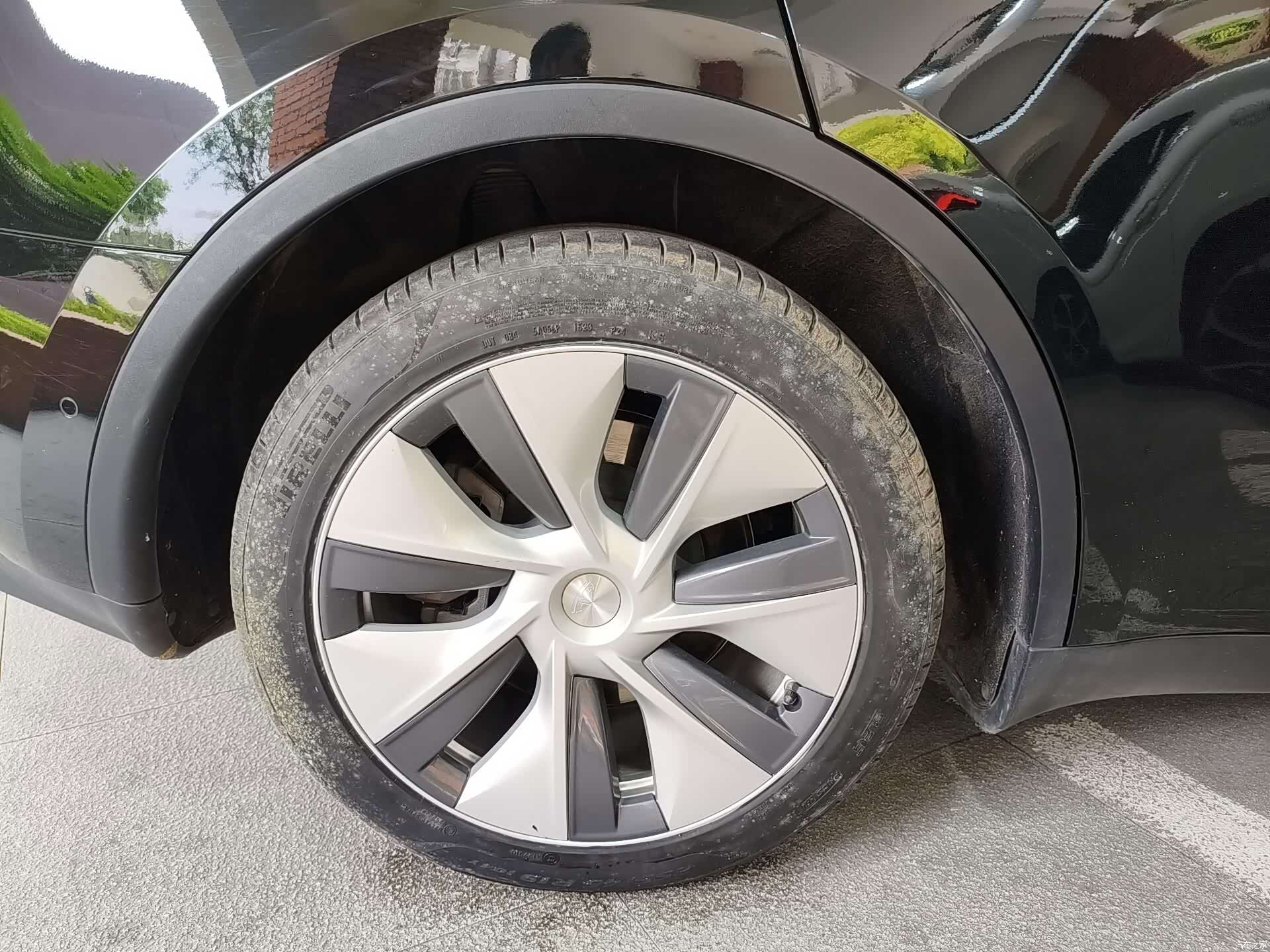 Tesla Model Y, 2023 18