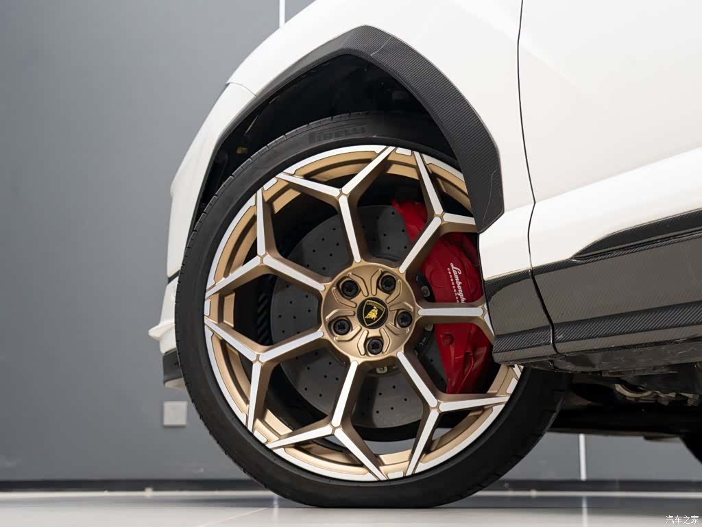 Lamborghini Urus, 2024 6