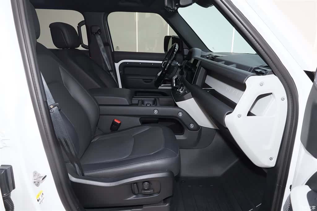 Land Rover Defender, 2024 18