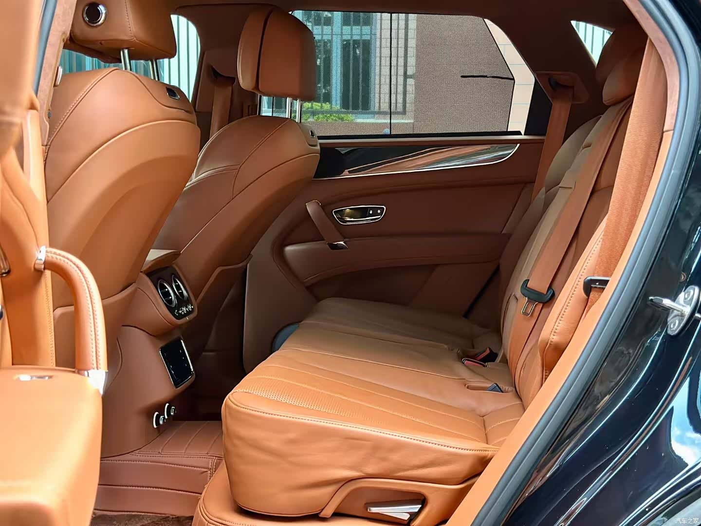 Bentley Bentayga, 2019 8