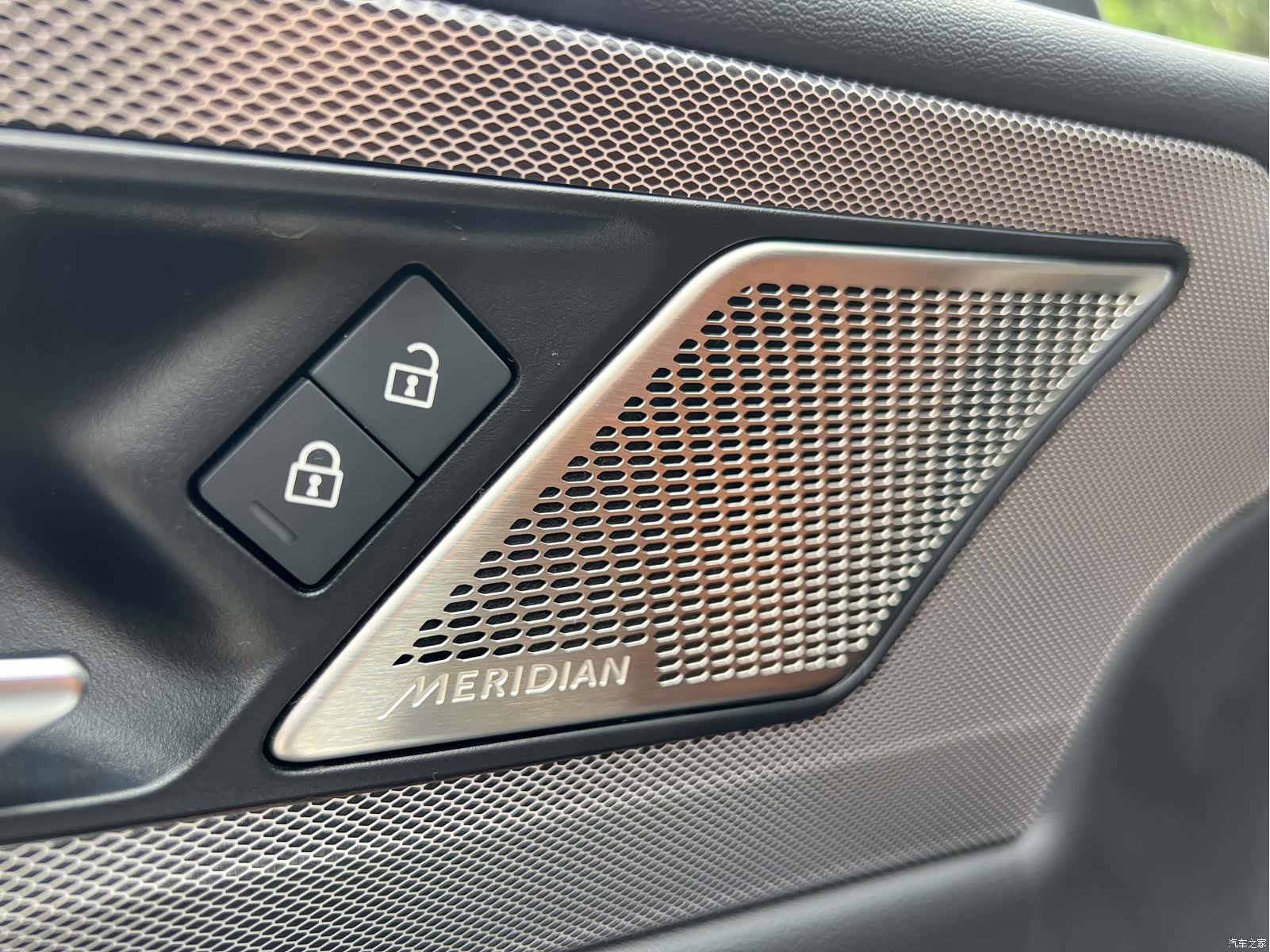 Land Rover XEL, 2024 8
