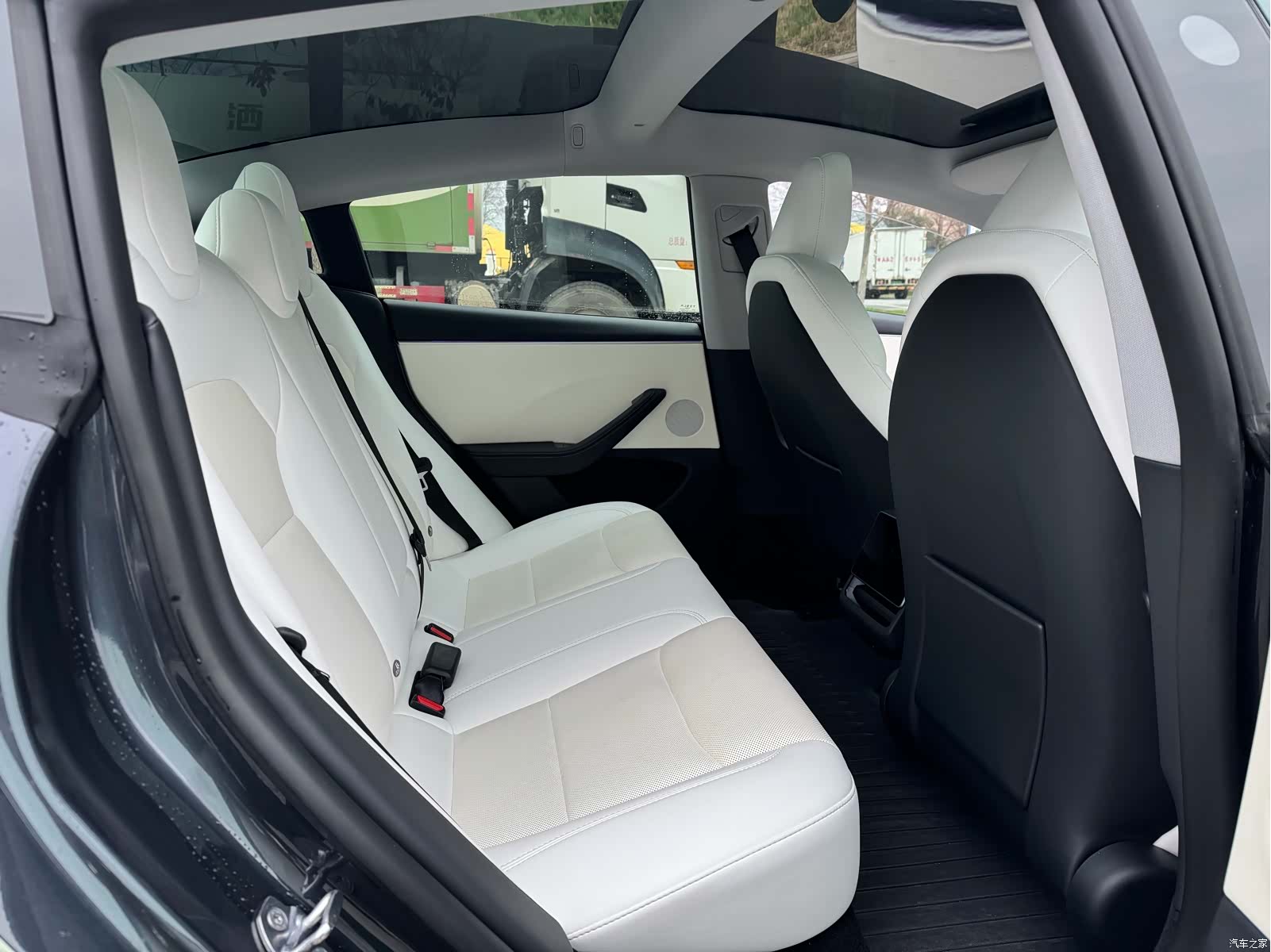 Tesla Model 3, 2024 все фото