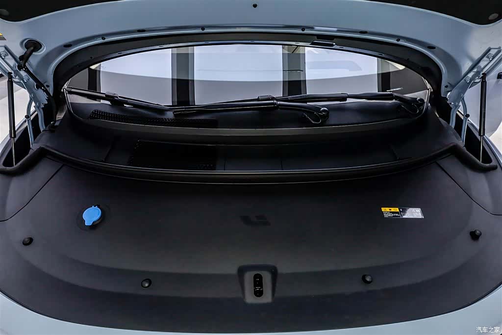 Li Auto i8, 2025 9